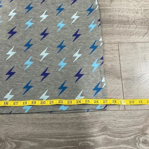 Itzy Ritzy Mom Boss 4 in 1 multi-use car seat cover nursing cover Lightening - Picture 4 of 13